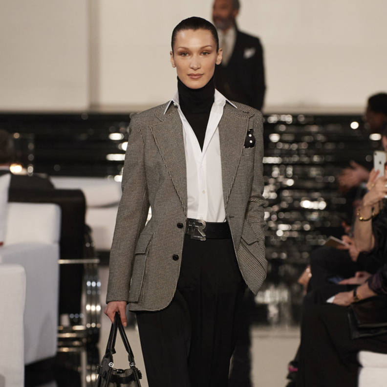 إطلالة رسمية لافتة من Ralph Lauren