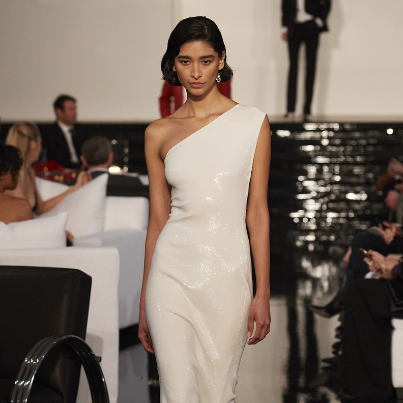  ألوان فساتين جريئة لصاحبات البشرة السمراء