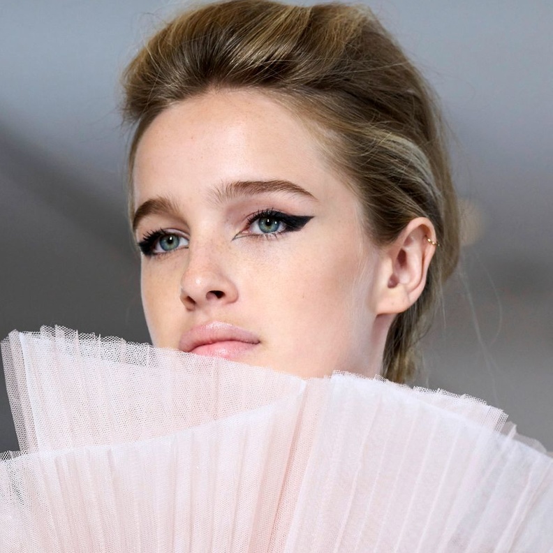 أفكار عصرية تُجدد من إطلالتك الجمالية وتبعد عنك كآبة الشتاء في بداية العام