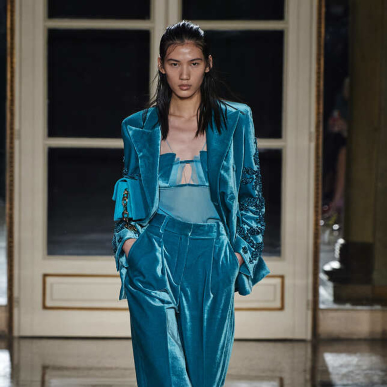 جاكيت مخمل لافت باللّون الأزرق من Ermanno Scervino