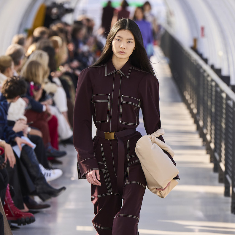 لاطلالة كاجوال أو سهرة مسائية اختاري الجمبسوت المثالي حسب المناسبة 