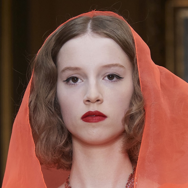  ألوان أحمر شفاه مناسبة للبشرة الفاتحة... إليك حيل تطبيقها