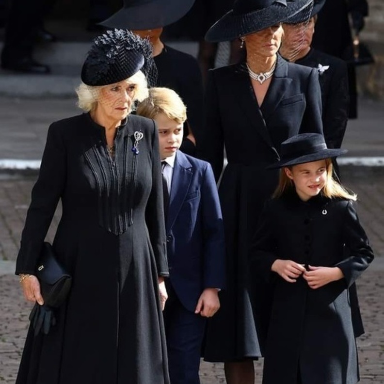 كيت ميدلتون وكاميلا الملكة القرينة