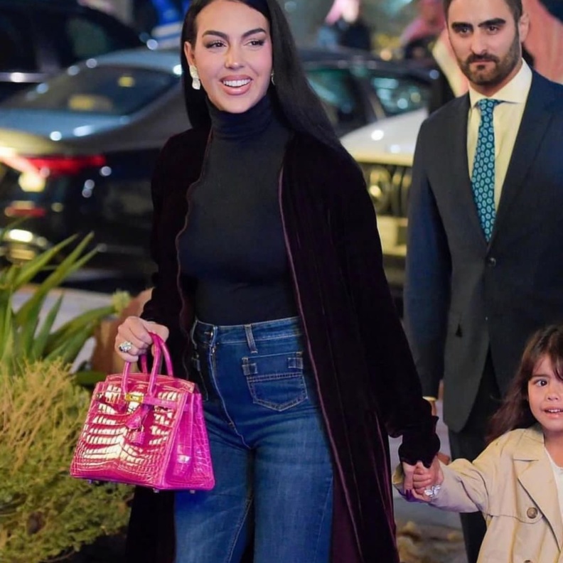 إطلالة جورجينا رودريجيز 