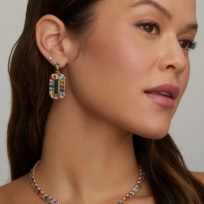 -أقراط GREEN TOURMALINE, MULTI COLOR SAPPHIRE, AND DIAMOND من Jamie Wolf