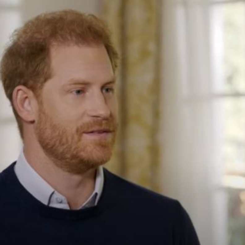 كيف تشابهت لغة الجسد بين الأمير هاري مع الأميرة ديانا في مقابلتيهما التلفزيونية؟