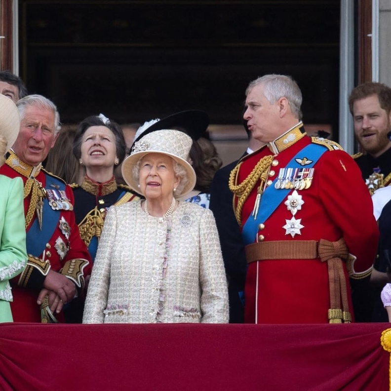 هاري وميغان والأمير أندرو لن ينضموا للعائلة في شرفة قصر باكنغهام