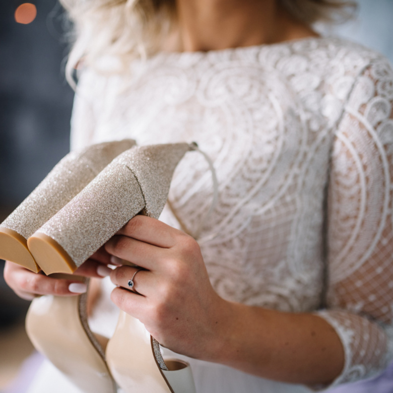 أحذية تناسب العروس في الشتاء