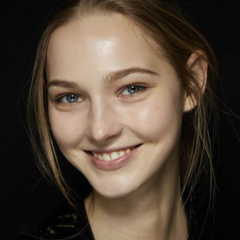 أبرز 10 تقنيات تجميلية لبشرة شبابية ونضرة دون إجراء عمليات جراحية