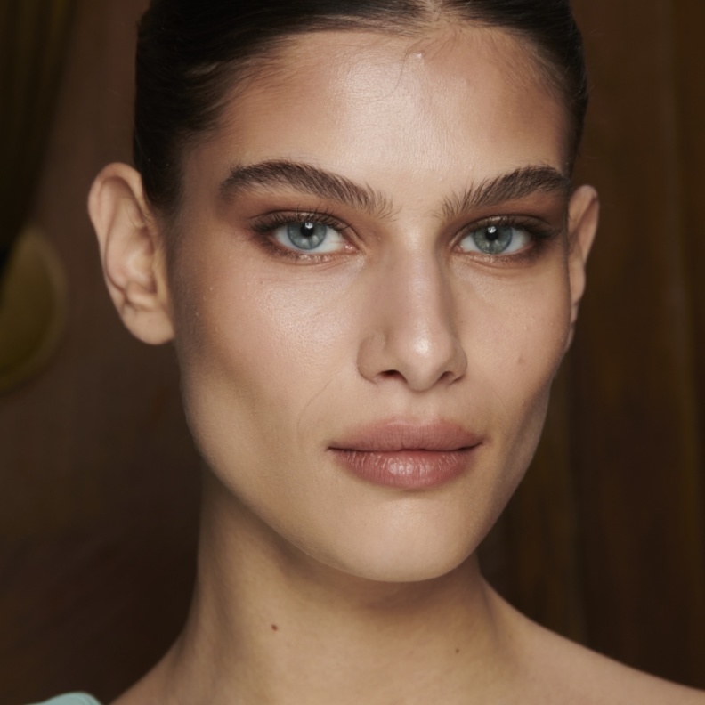 صيحات جمال ربيع 2023 وخطوات تطبيقها من اسبوع باريس للهوت كوتور