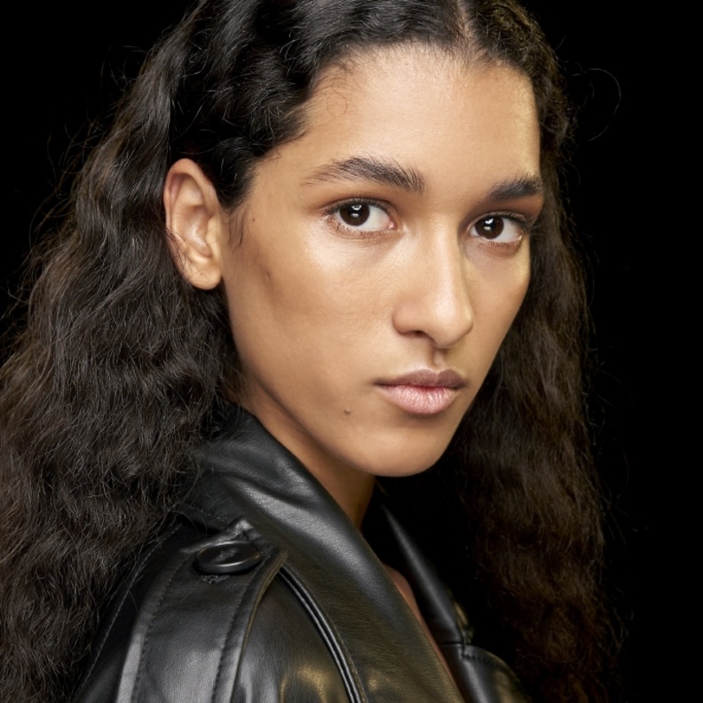 كيف تجعلين شعرك ينمو بشكل أكثر كثافة؟