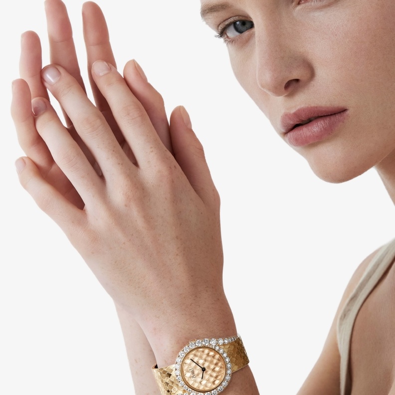 ساعات ذهبية فاخرة مناسبة لمولودات برج الدلو