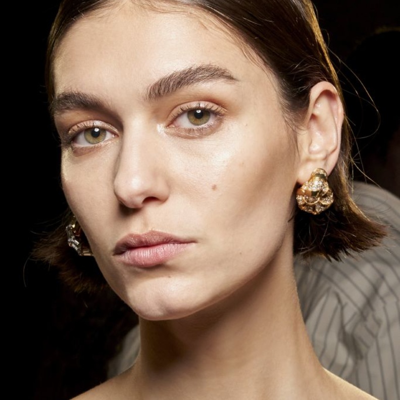 عززي جمال بشرتك وشبابها من خلال علاجات التقشير الكيميائي