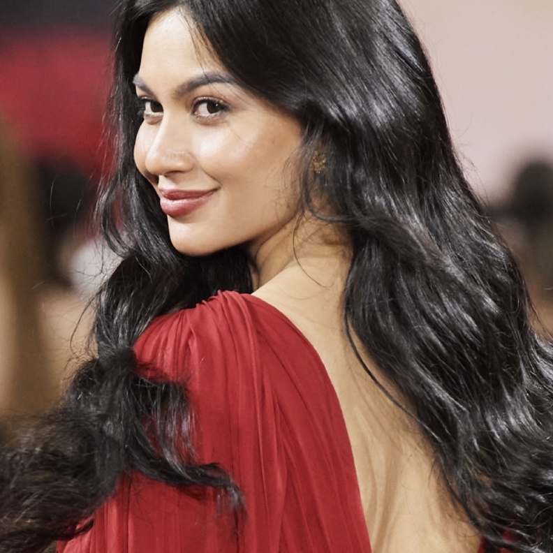 أسباب جفاف الشعر وكيفيةالحصول على خصل أكثر نعومة هذا الشتاء