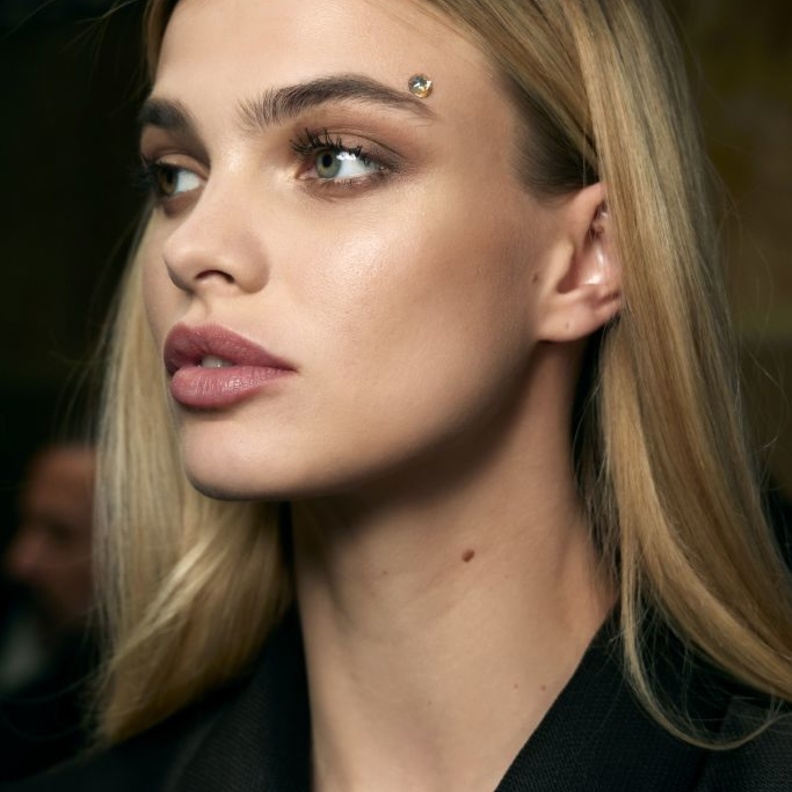 صيحات جمالية للتخلص من الذقن المزدوج