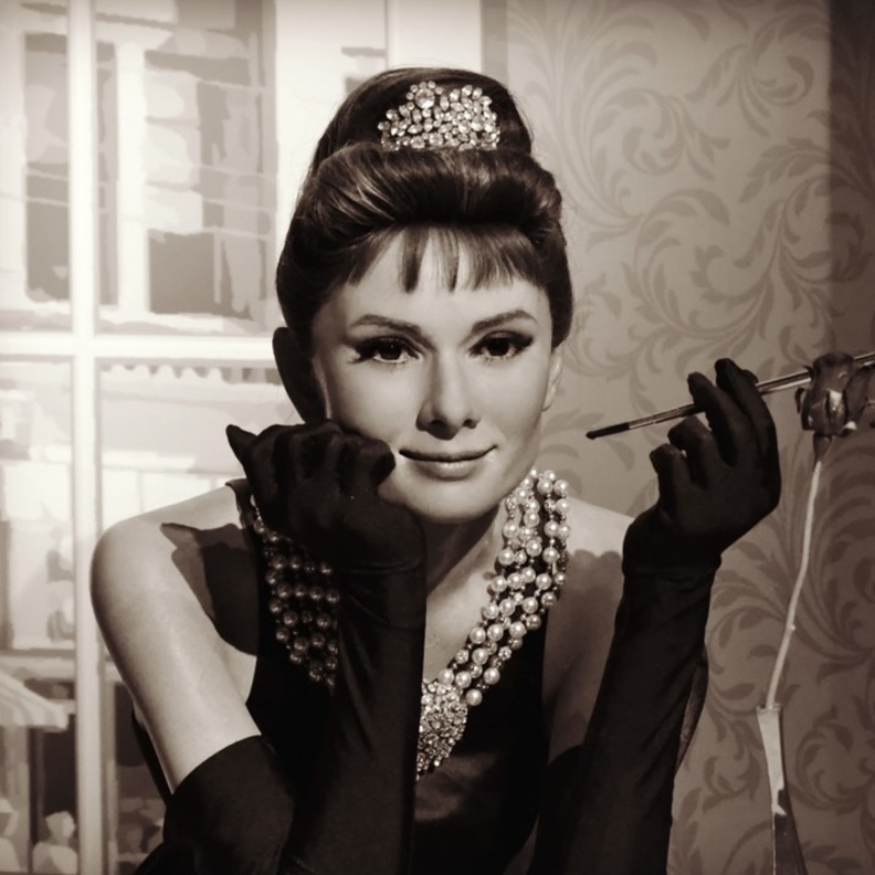 تسريحات شعر مستوحاة من الحقبات القديمة لإطلالة كلاسيكية في يوم الحب