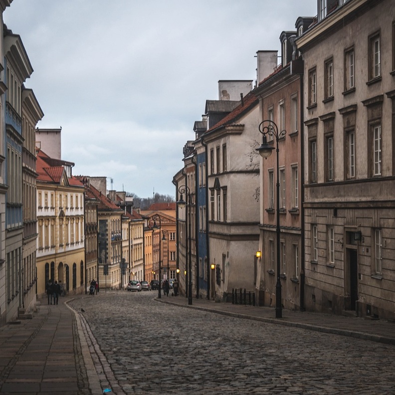 أجواء رائعة للمدينة القديمة في وارسو بواسطة maxpixel