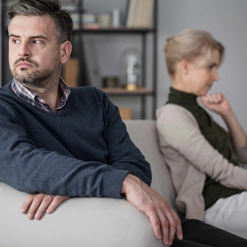 أزمة منتصف العمر عند الرجل بين المواجهة والتخريب .. كيف يمكنه النجاة