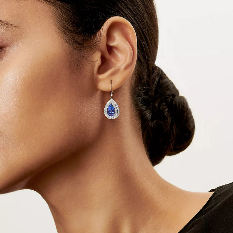 أقراط مرصعة بالتنزانيت والألماس من مجموعة Tiffany Soleste من تيفاني Tiffany