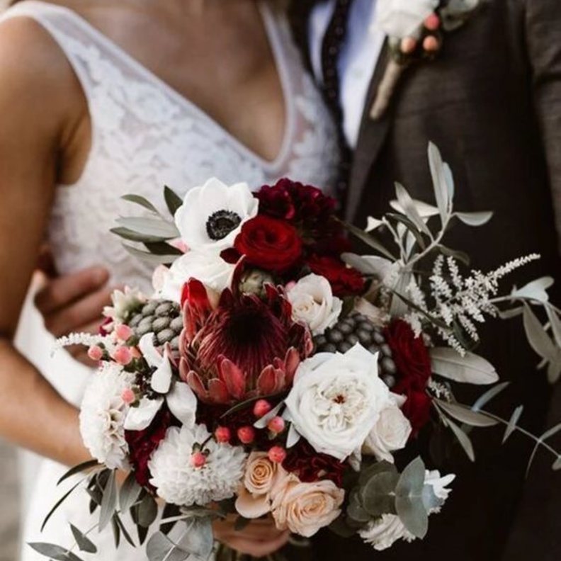 في أجواء عيد الحب.. ثيم زفافك باللون الاحمر لحفل أكثر رومانسية وأناقة