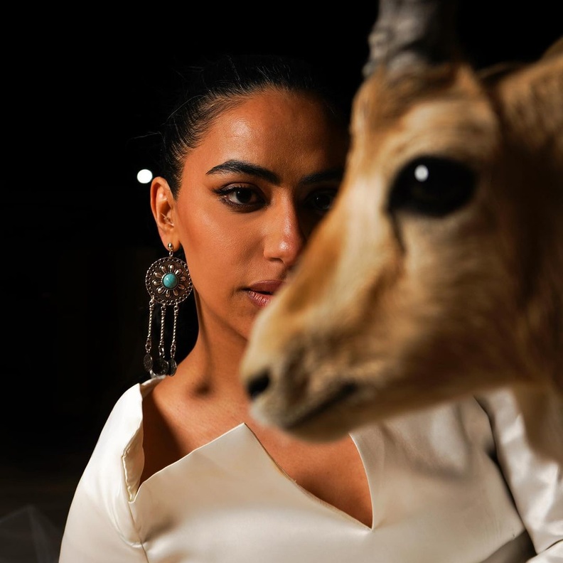 اطلالة جاذبة لمنيرة العارضي من تصوير عبدالله الخليفة