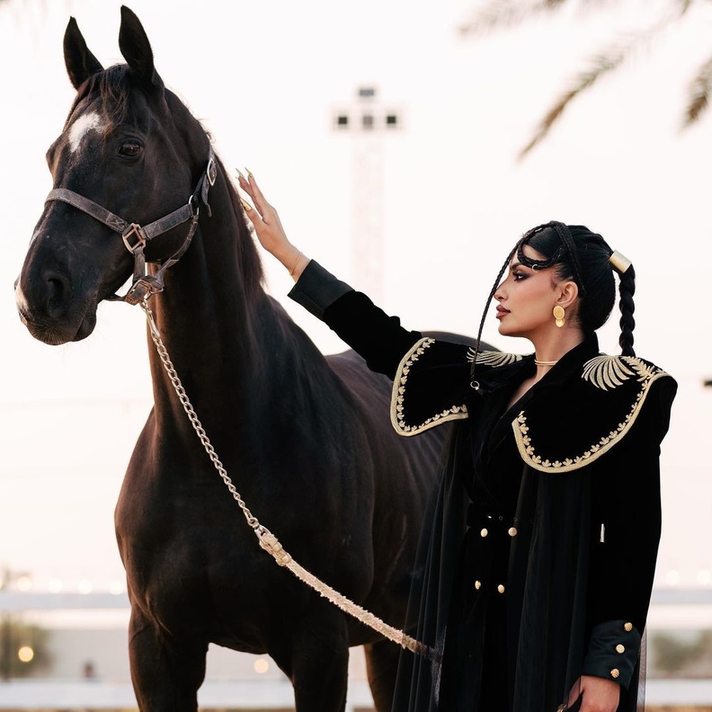 أبرز إطلالات المشاهير بالأزياء التراثية السعودية في "كأس السعودية 2023"