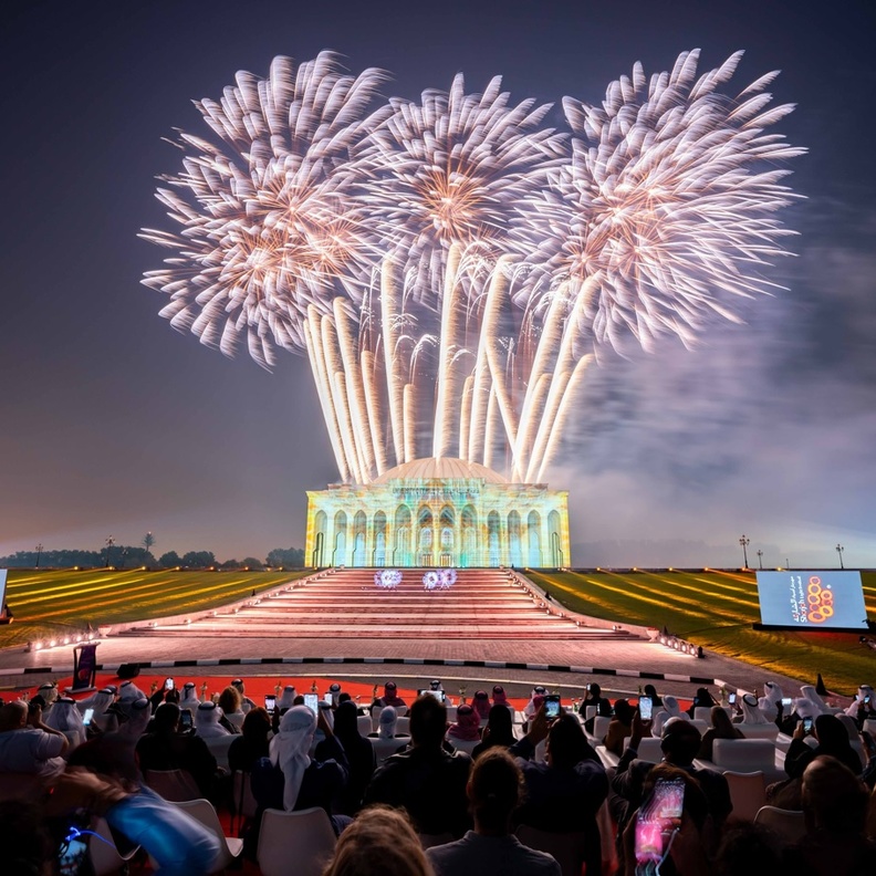 الألعاب النارية زينت حفل انطلاق مهرجان أضواء الشارقة