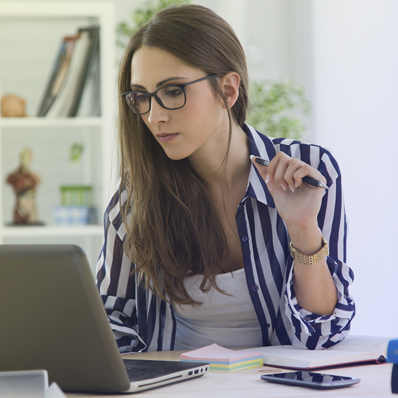 التأقلم مع مشاكل العمل وانجاز المهام الوظيفية بدقة أحد طرق التعامل معها باحترافية