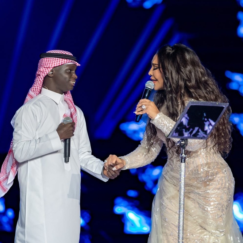 من هو فيصل العتيبي الذي دعمته الفنانة أحلام على المسرح