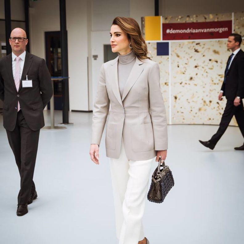 السراويل الرسمية.. اعتمديها بأسلوب الأميرات والملكات في إطلالاتك المقبلة 