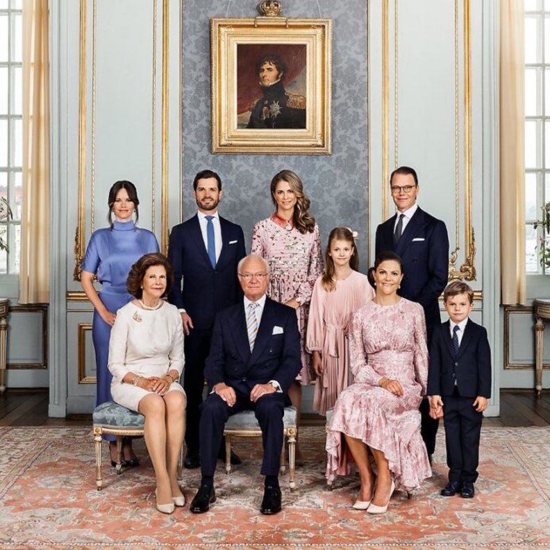 الملكة سيلفيا غير راضية عن صورة بورتريه لها ولأسرتها