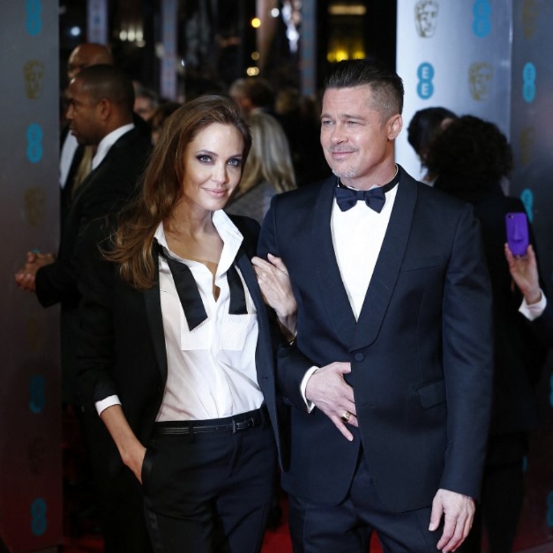 انجيلينا جولي وبراد بيت بالتاكسيدو المتناسقة