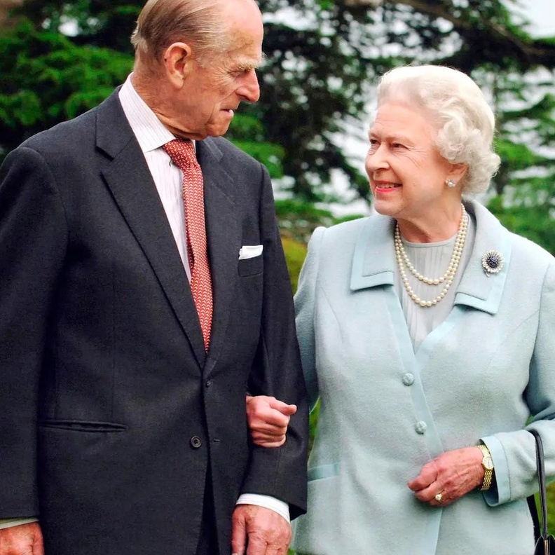 بروشات الملكة إليزابيث الثانية.. 70 عاما من التاريخ والفخامة والأسرار 