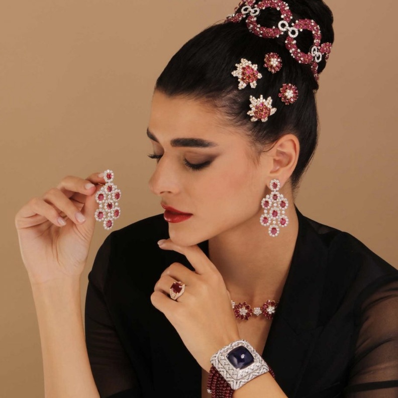 تمتعي بأقراط شاندلير فخمة من العلامات الإيطالية