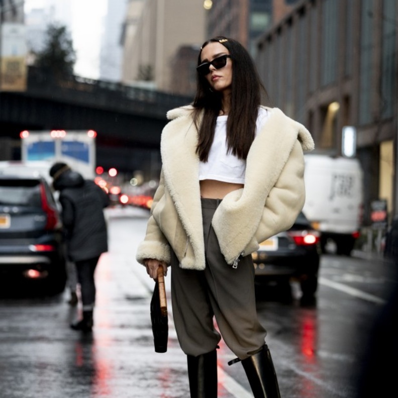 أفكار لتنسيق الجزمة العالية مع البناطيل بأساليب جديدة وعصرية