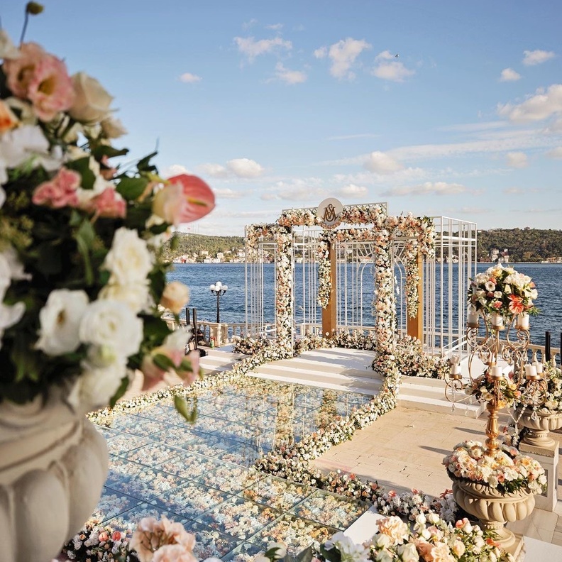 نصائح من إيلي حجّار لعروس "هي لإختيار ثيمات أغاني حفلات الزفاف