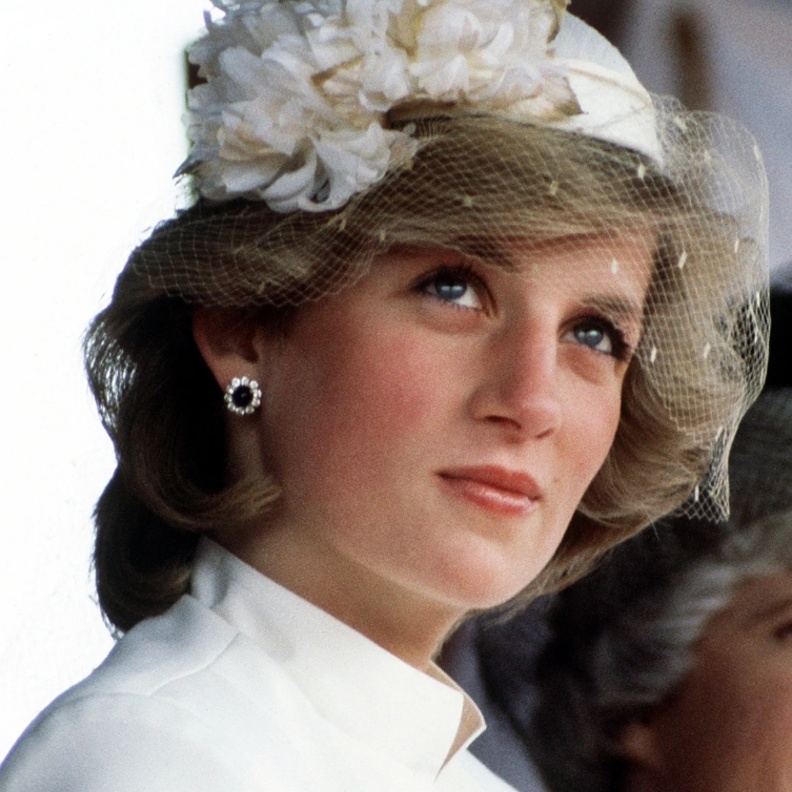 صور نادرة جمعت بين الأميرة الراحلة ديانا ووالدتها