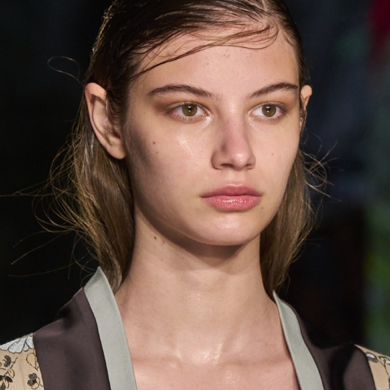 لصاحبات البشرة الدهنية... إليك أفضل روتين للعناية بها في فصل الربيع