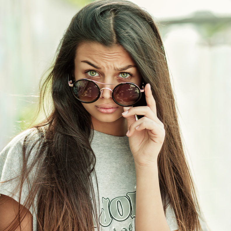 لغة العيون... مُفتاحك للحب أم طريقك لتعزيز ثقتك بنفسك