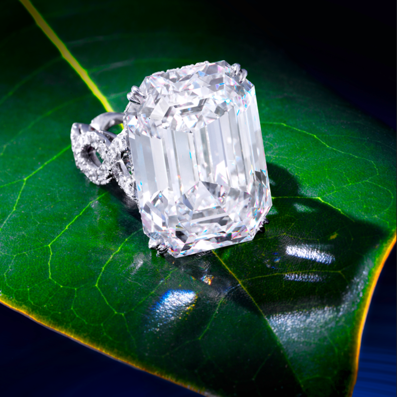 عرض مجوهرات راقية وفخمة في مزاد Bonhams في New York