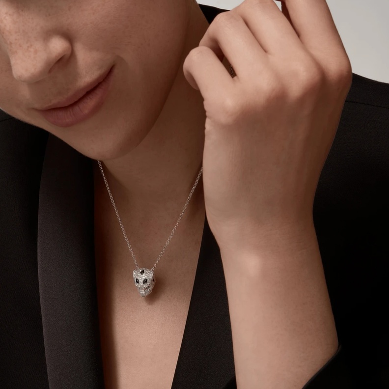 عقد Panthère de Cartier المرصع بالألماس والجزع والزمرد من كارتييه Cartier