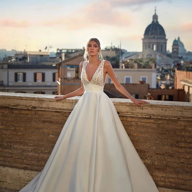 دليلك لاختيار فستان زفاف بقصات تناسب طولك