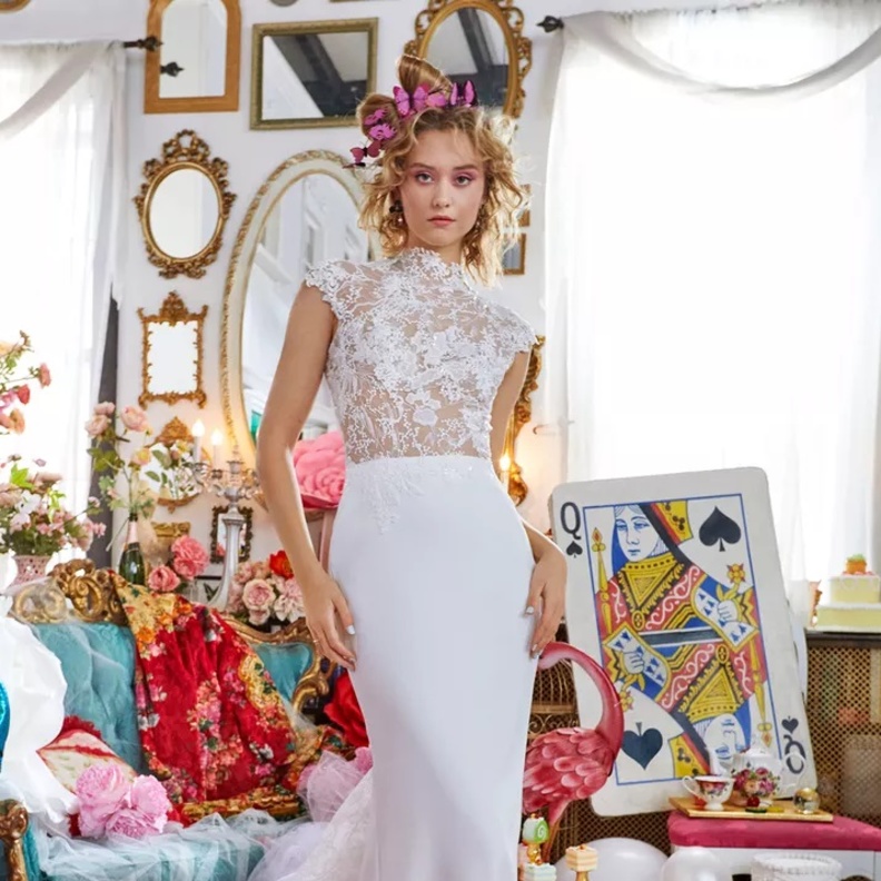 فساتين زفاف 2023 مع ياقة عالية@inesdisanto