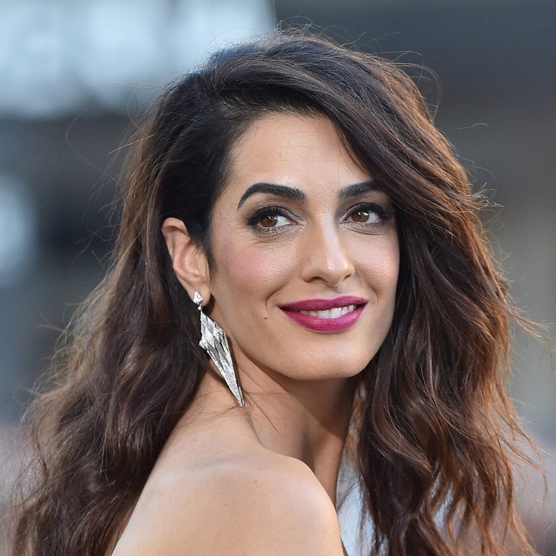 في يوم ميلاد أمل كلوني..تعرفي على أبرز الأقراط التي اعتمدتها خلال إطلالاتها على مر السنين