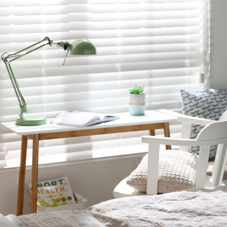 كيفية إنشاء مساحة عمل مثالية في غرفة النوم