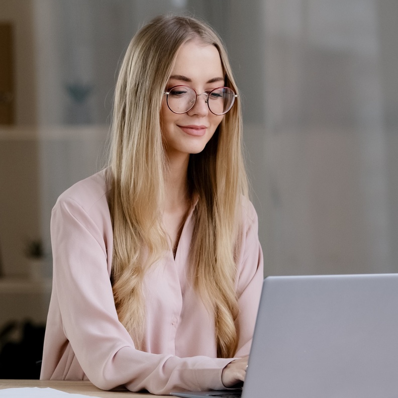 لنجاحك في عملك كصحافية يجب عليكِ تطوير مهارات الكتابة لديكِ