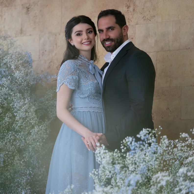 ماريتا الحلاني مع خطيبها في حفل الخطوبة