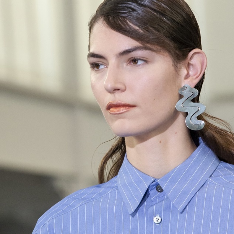 ألوان أحمر الشفاه تساعدك على تقبل الشفاه الصغيرة وإبراز جمالها