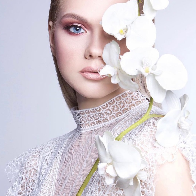 كريستيان ابو حيدر يعرف العروس على موضة مكياج 2023