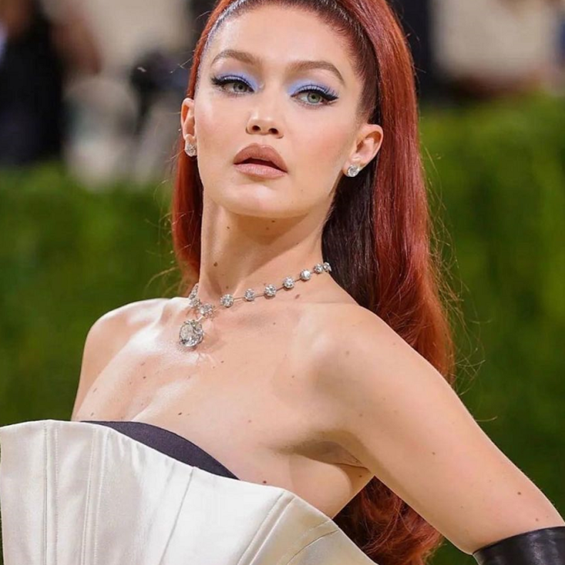 تعرفي على أشهر مجوهرات عارضات الأزياء اللواتي اتبعن خطى والداتهنّ 